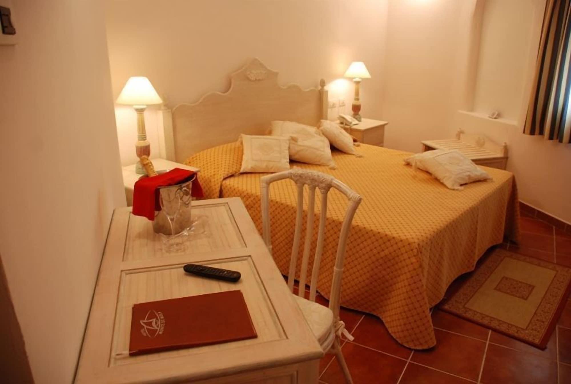 Hotel Monti Di Mola Порто-Черво Екстер'єр фото