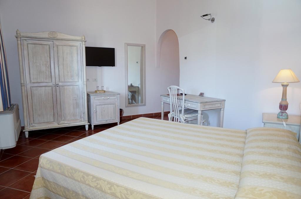 Hotel Monti Di Mola Порто-Черво Екстер'єр фото